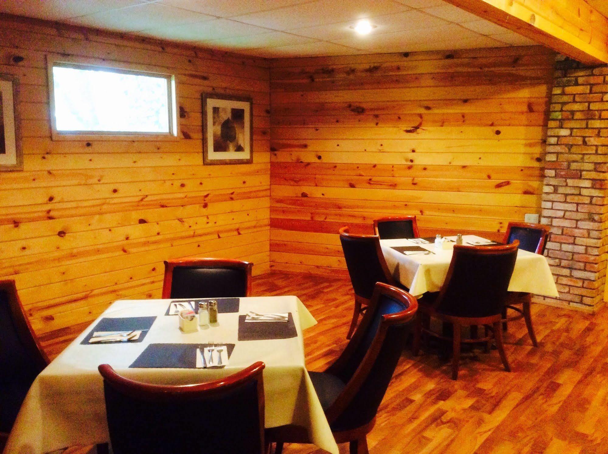 Forty Club Inn Deerwood ภายนอก รูปภาพ