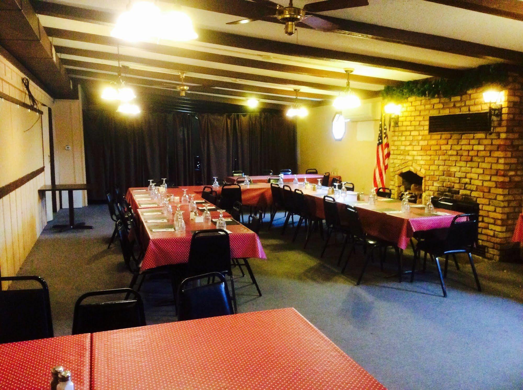 Forty Club Inn Deerwood ภายนอก รูปภาพ