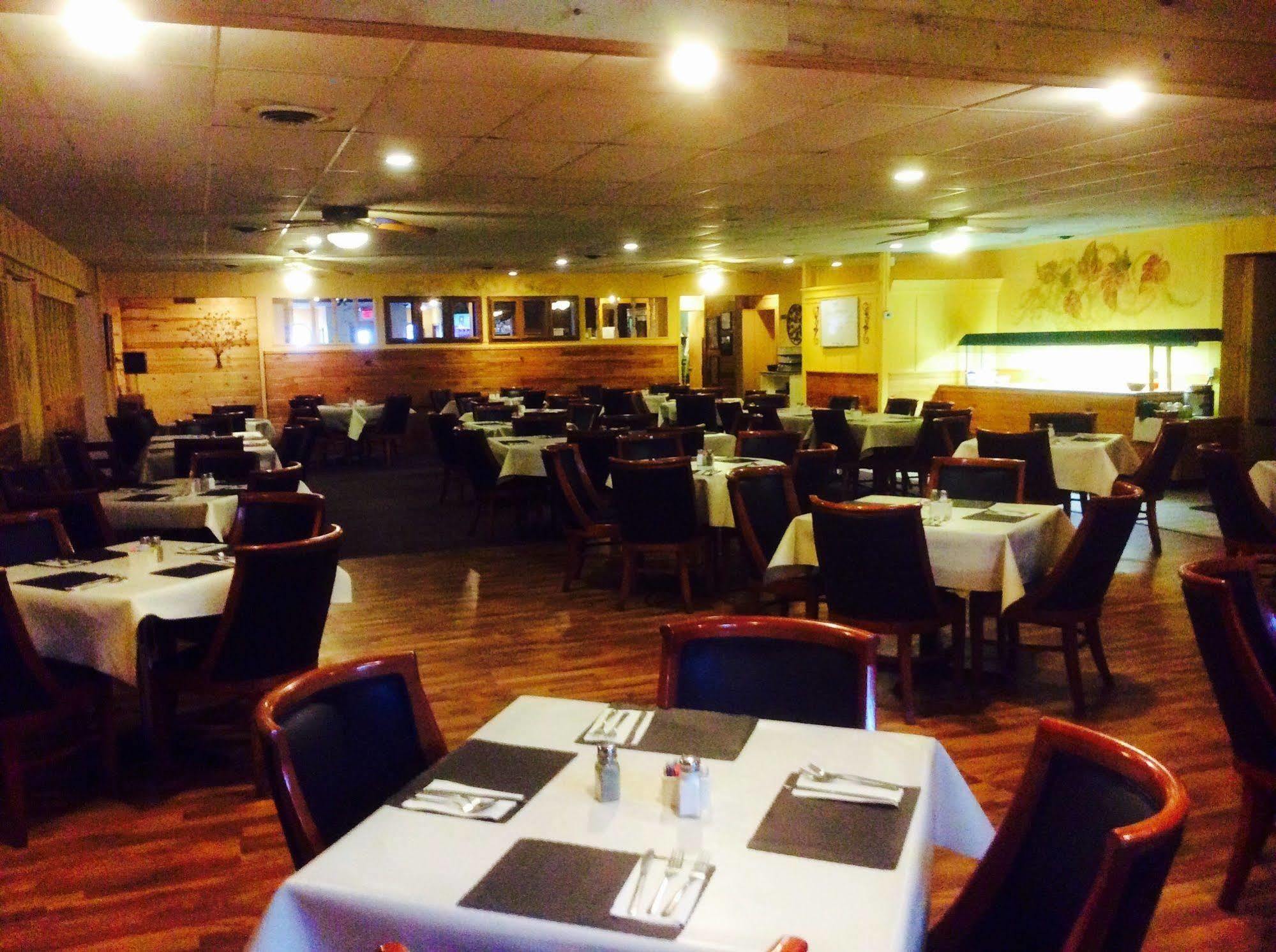 Forty Club Inn Deerwood ภายนอก รูปภาพ
