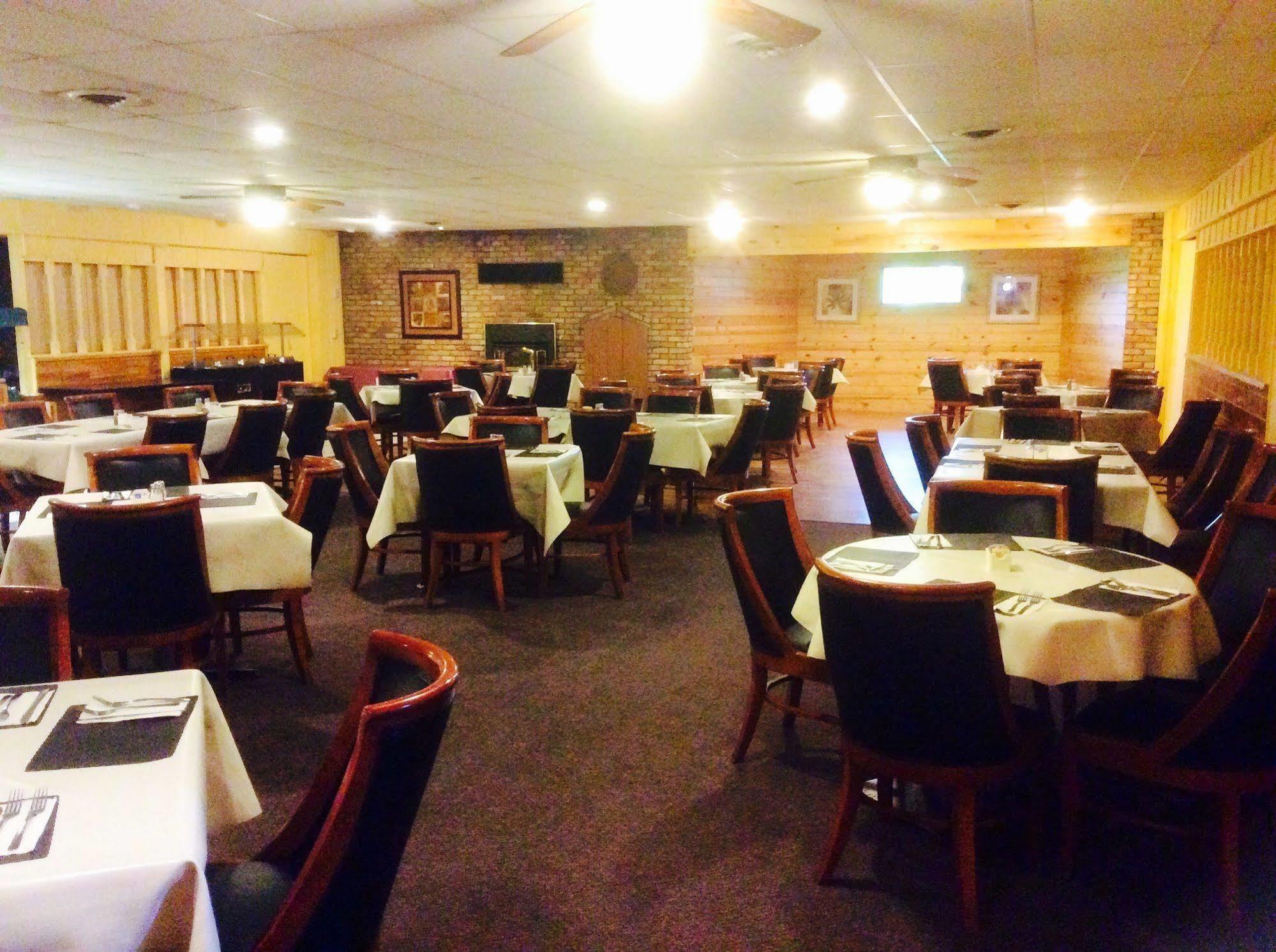 Forty Club Inn Deerwood ภายนอก รูปภาพ