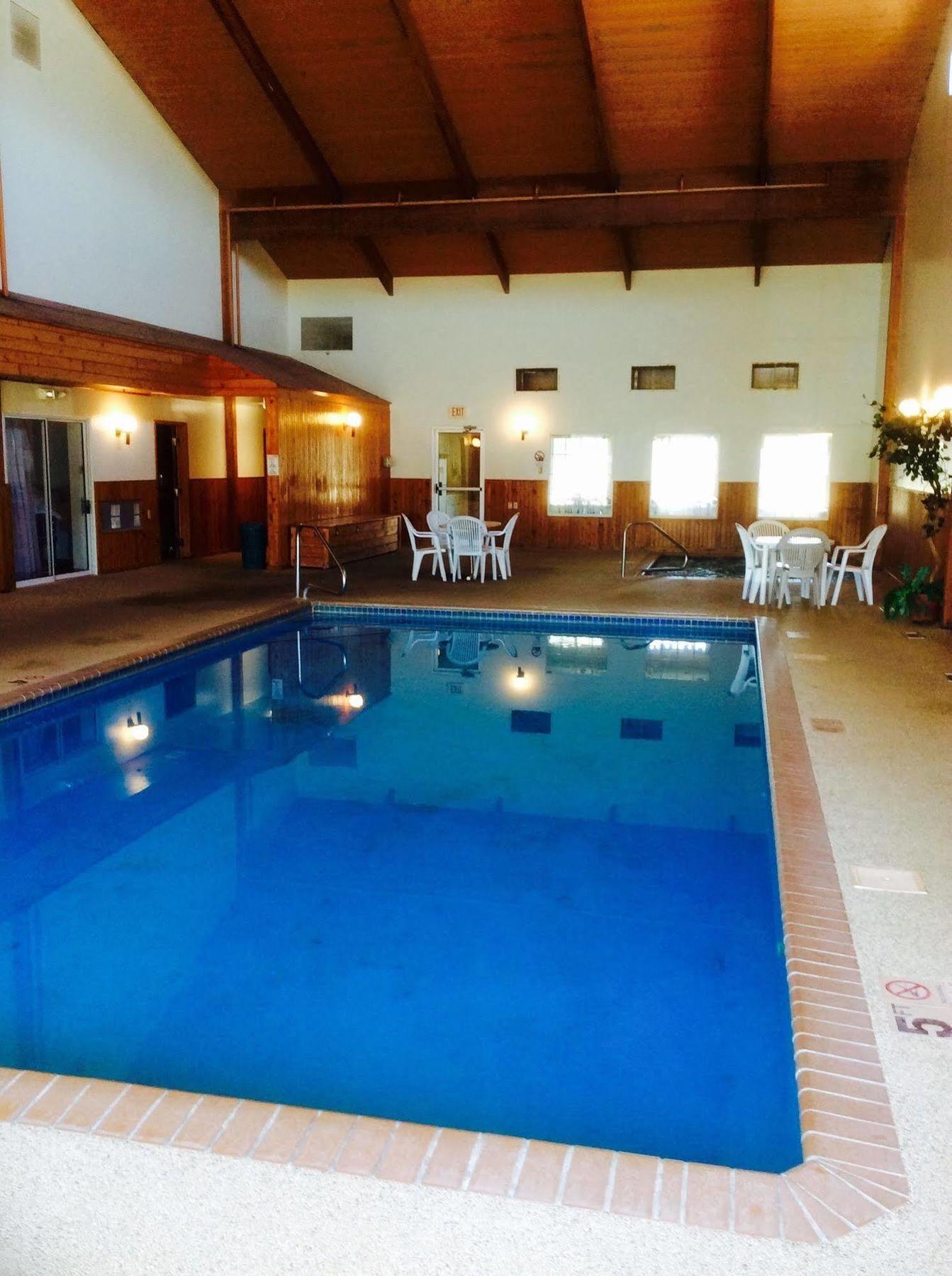Forty Club Inn Deerwood ภายนอก รูปภาพ